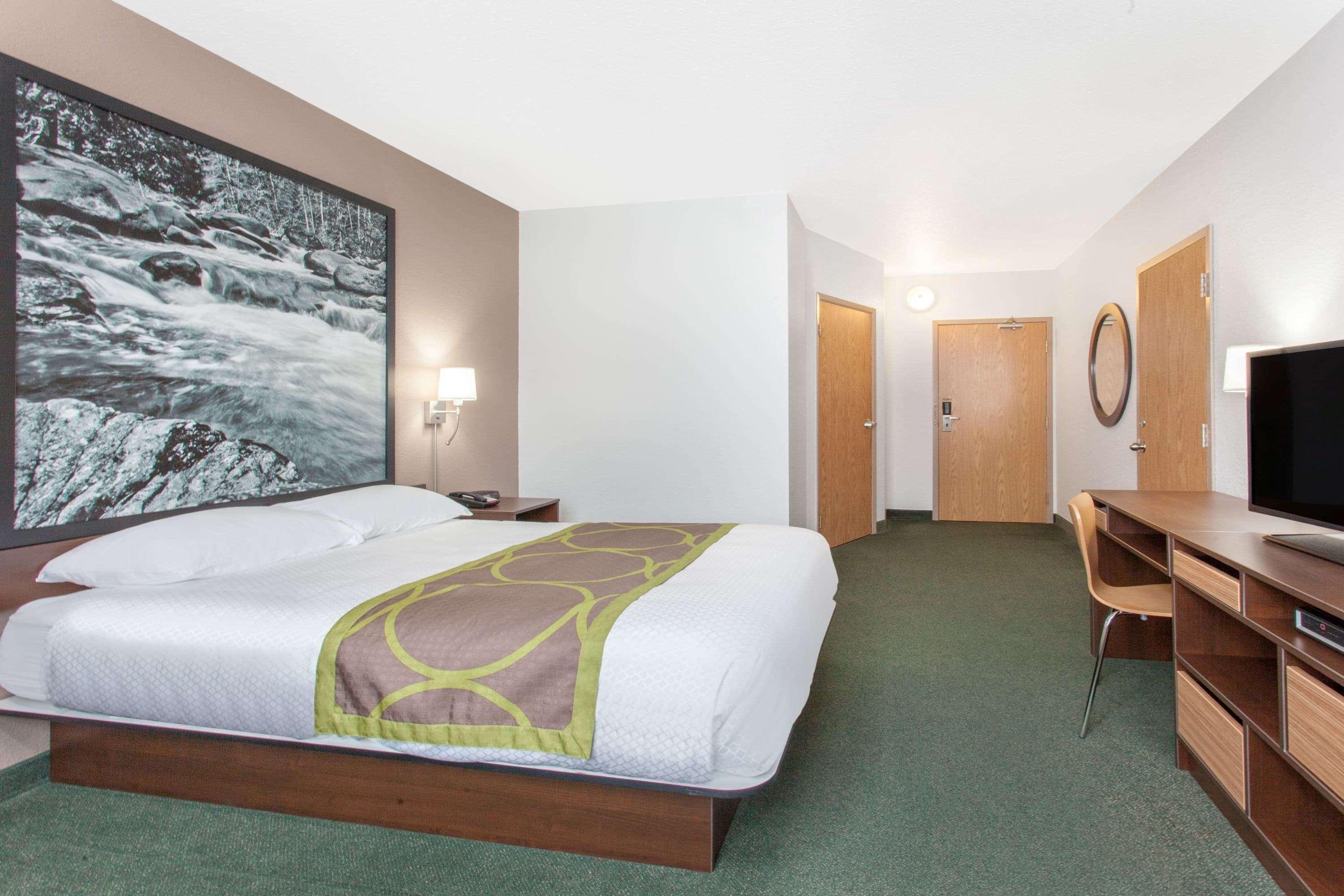 Super 8 By Wyndham Kenora Hotel Exterior photo