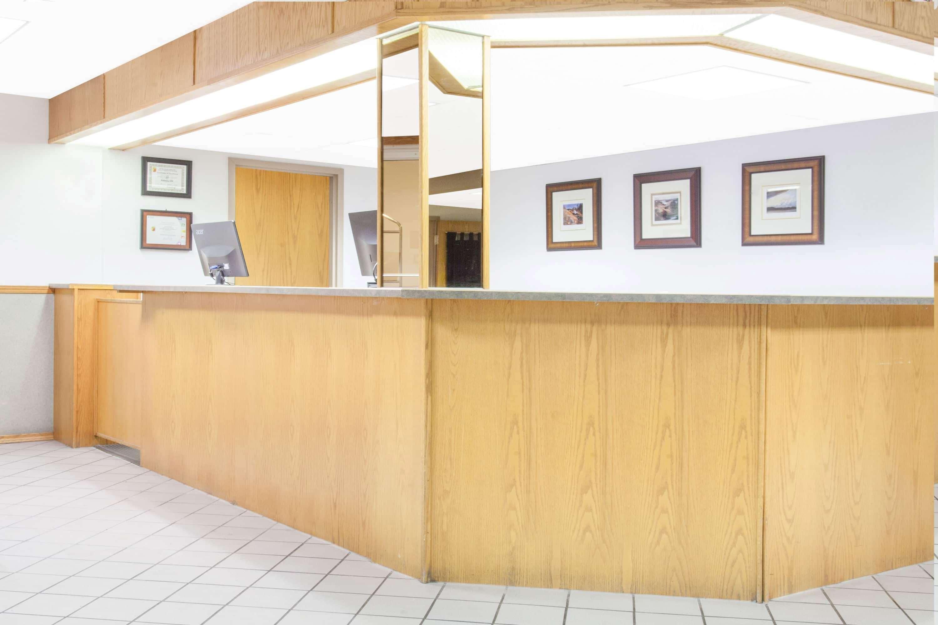 Super 8 By Wyndham Kenora Hotel Exterior photo
