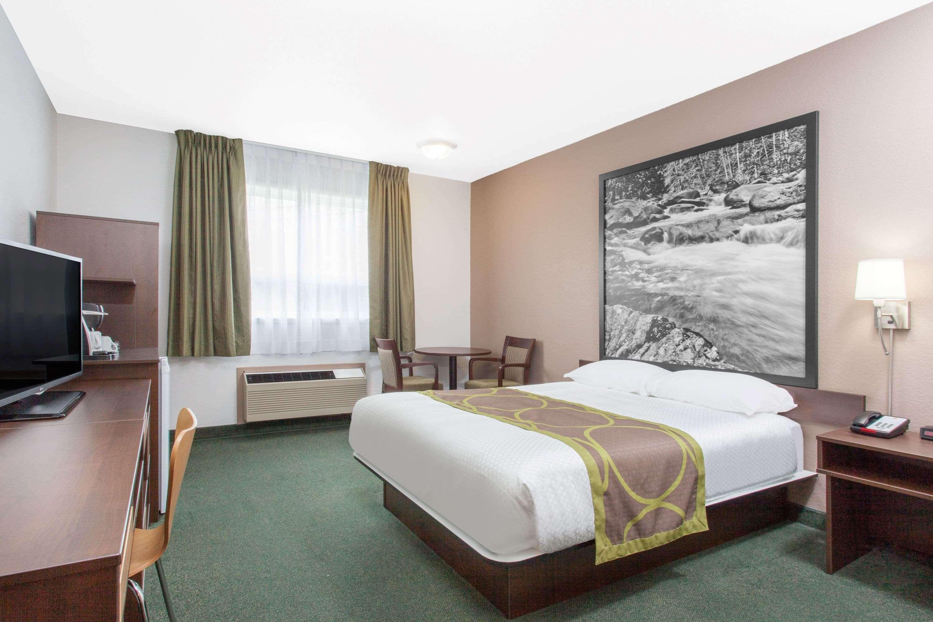 Super 8 By Wyndham Kenora Hotel Exterior photo