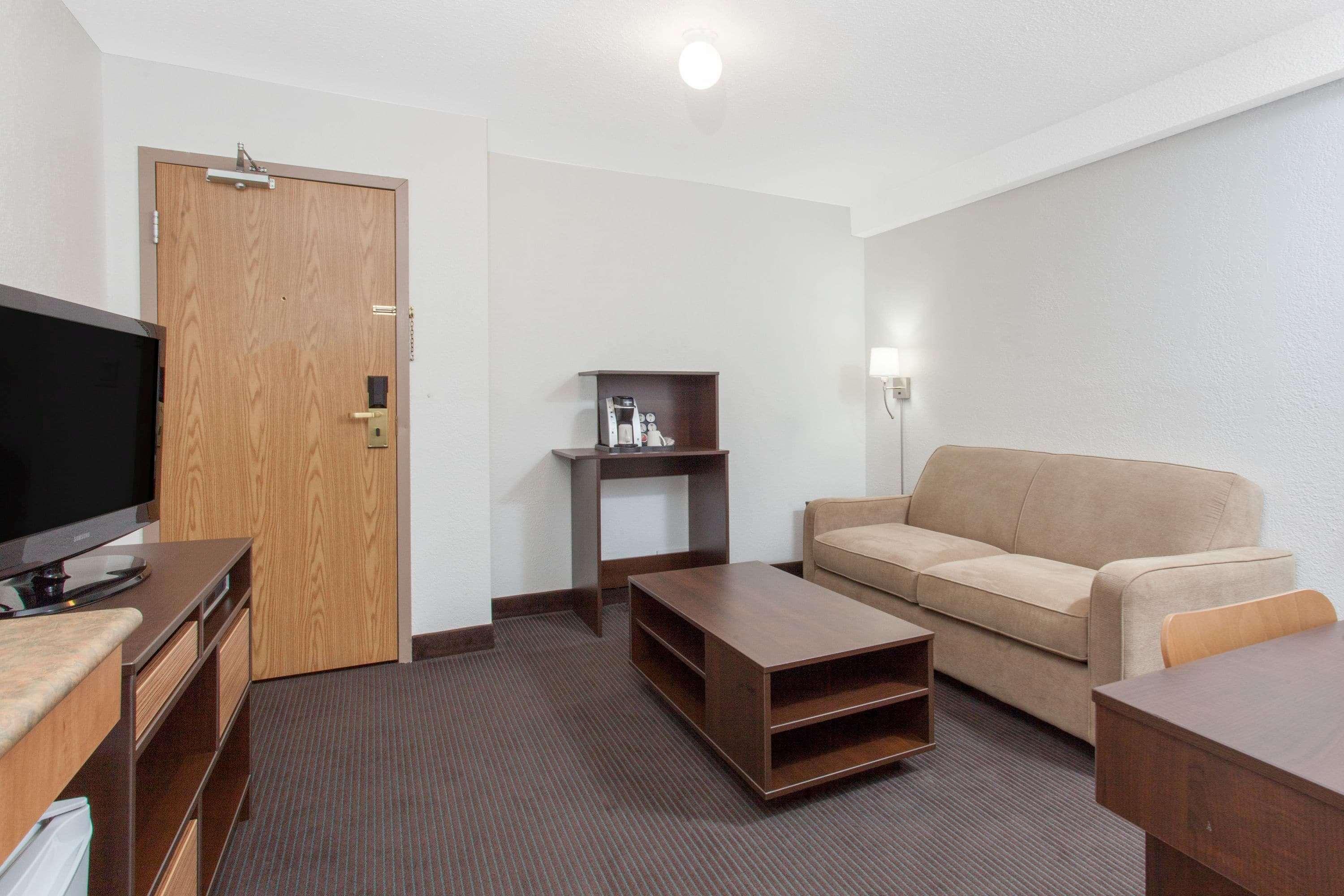 Super 8 By Wyndham Kenora Hotel Exterior photo