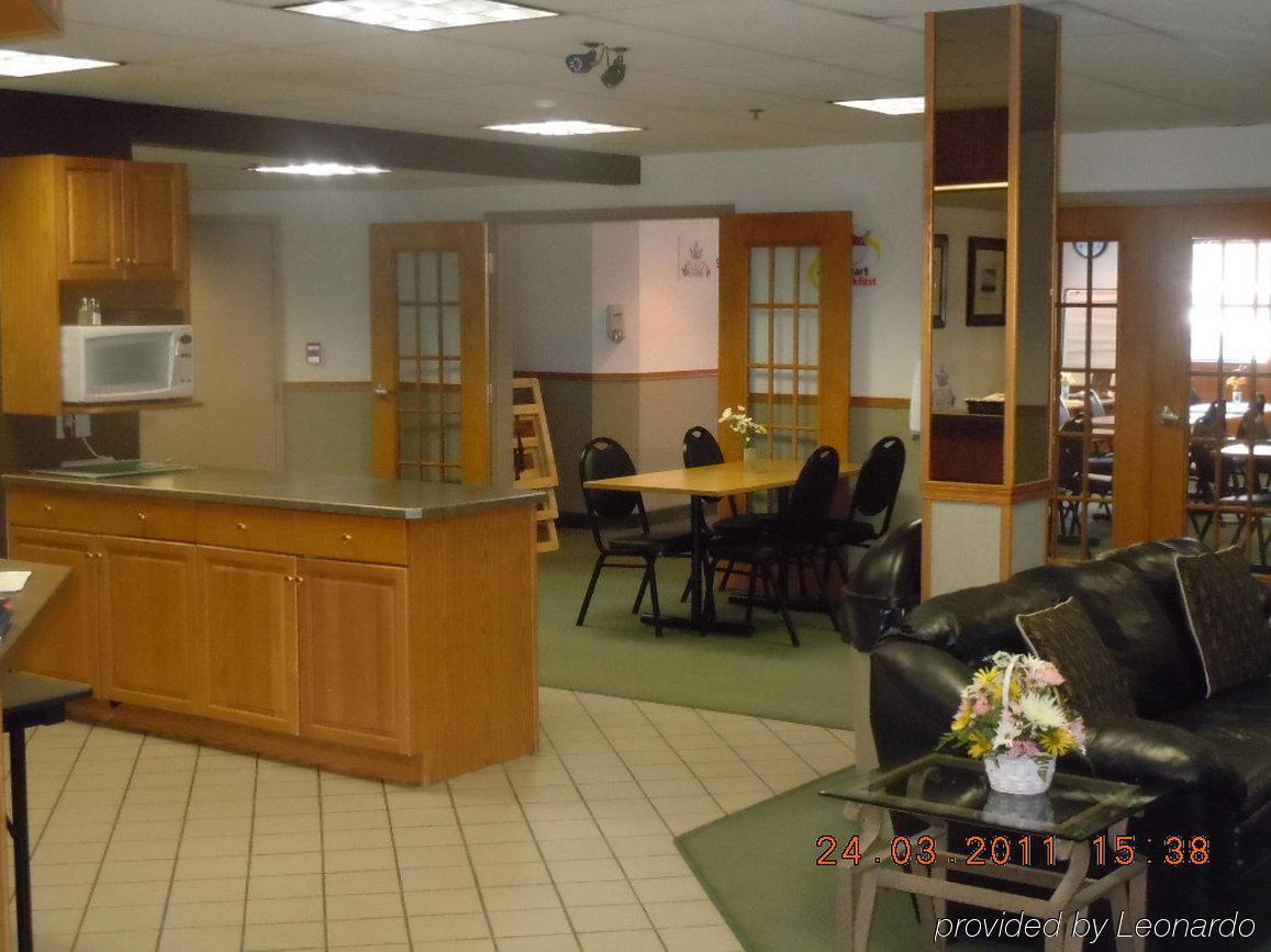 Super 8 By Wyndham Kenora Hotel Restaurant photo