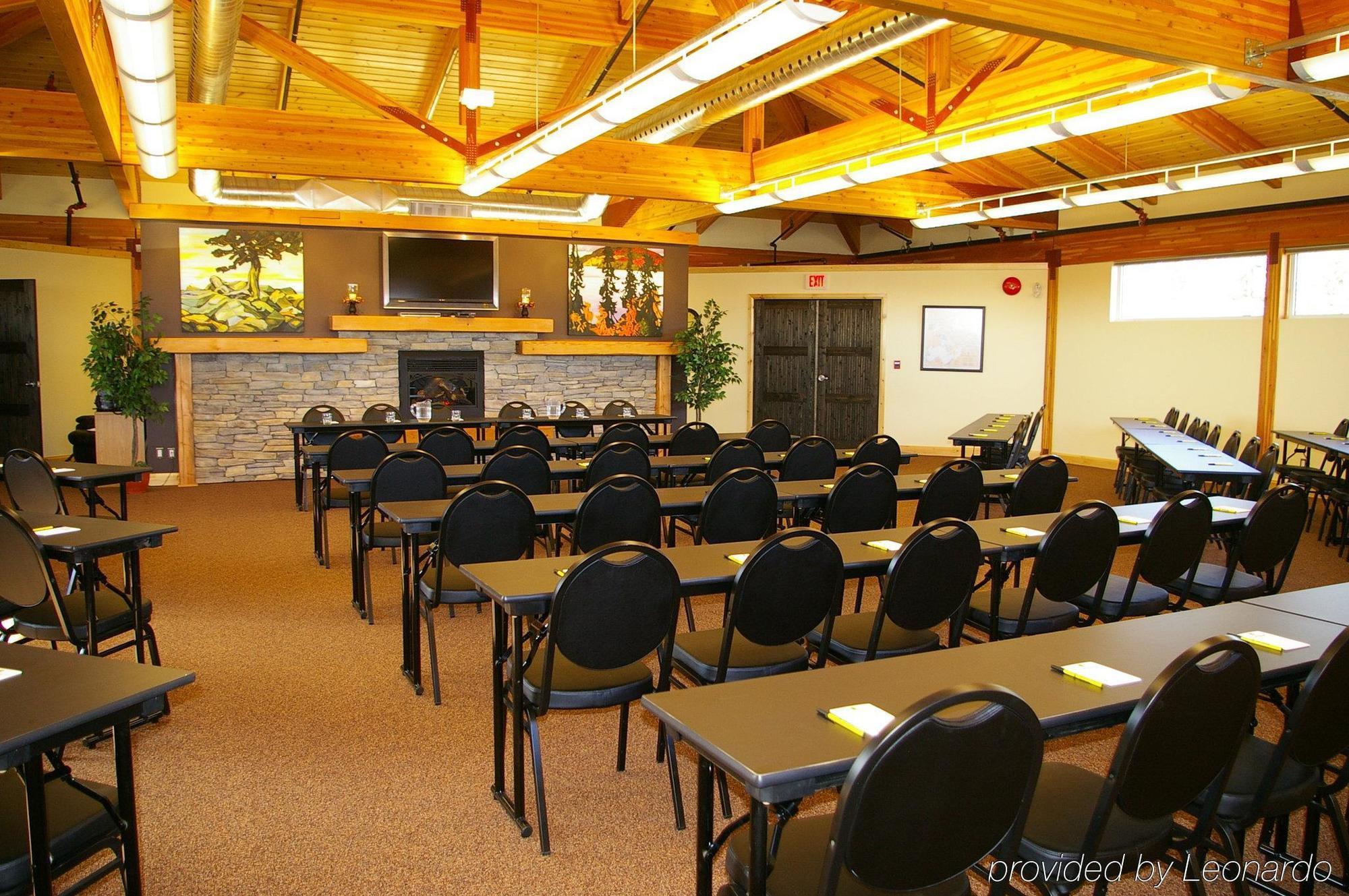 Super 8 By Wyndham Kenora Hotel Business photo