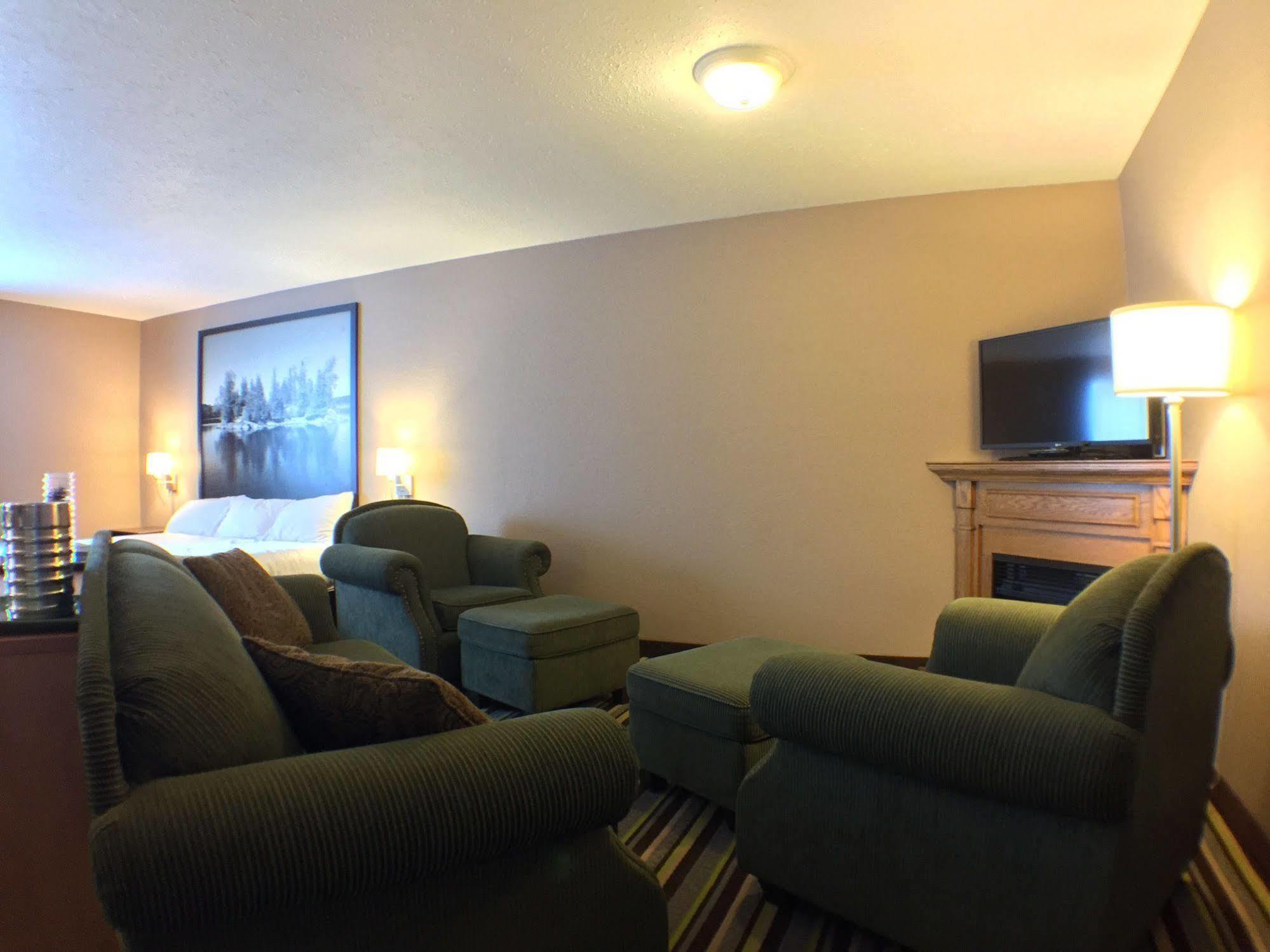 Super 8 By Wyndham Kenora Hotel Exterior photo