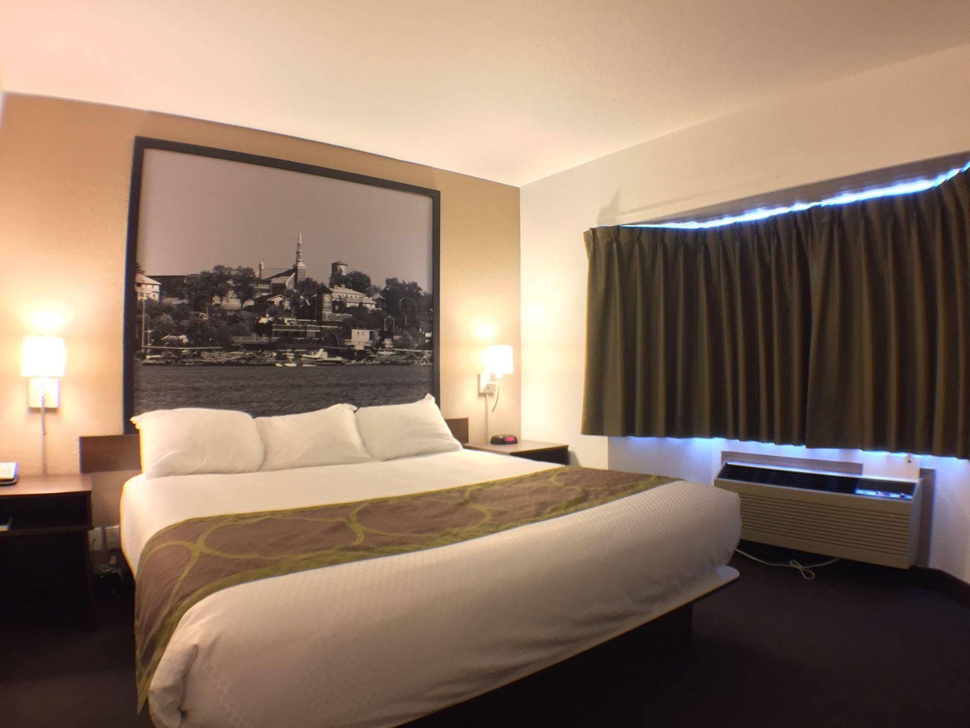 Super 8 By Wyndham Kenora Hotel Exterior photo