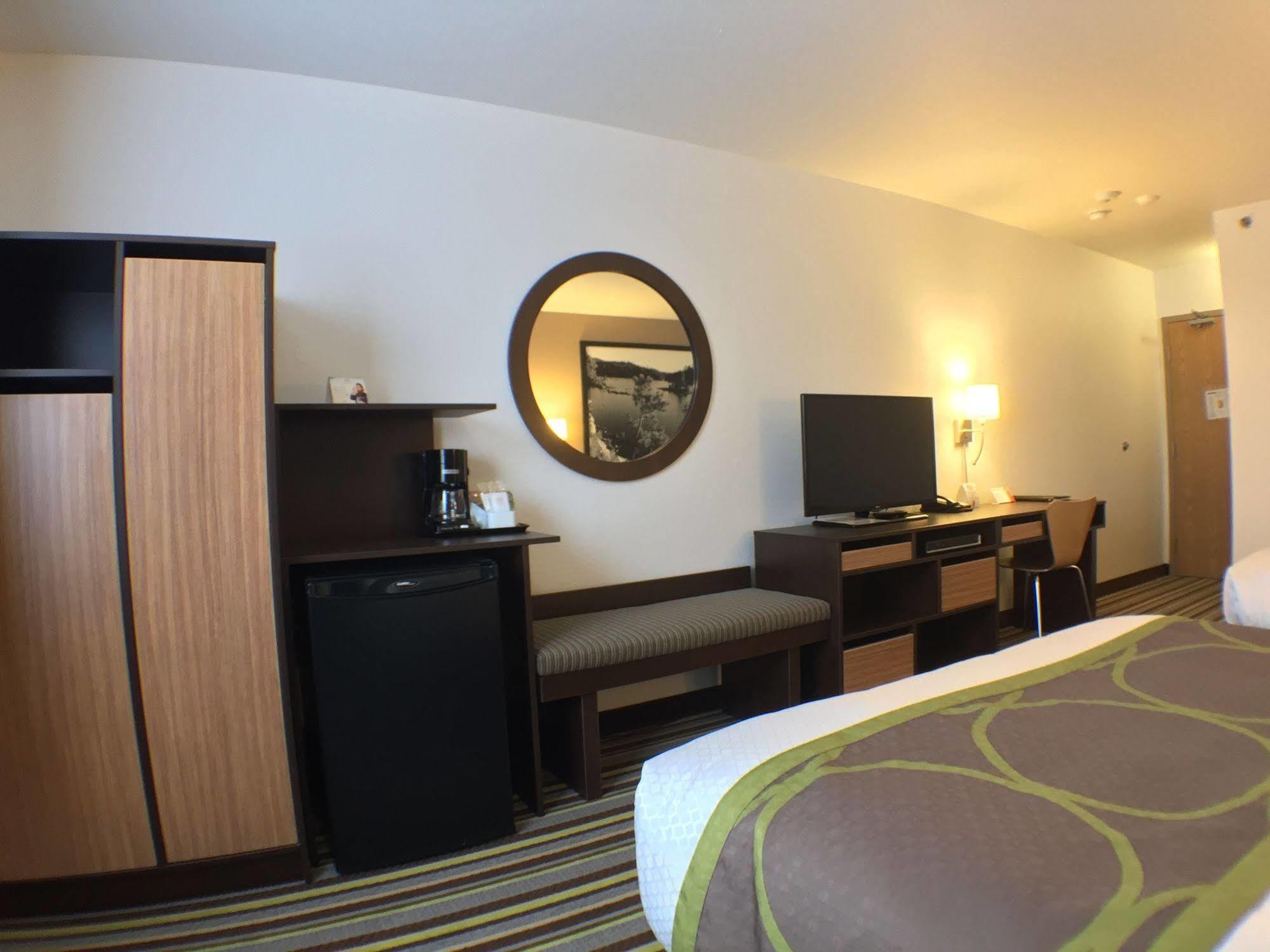 Super 8 By Wyndham Kenora Hotel Exterior photo