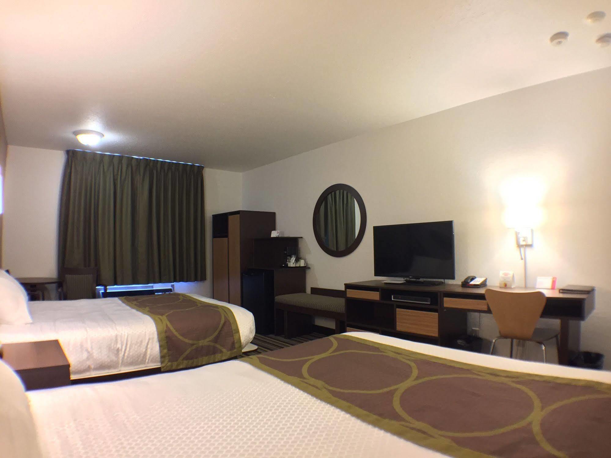 Super 8 By Wyndham Kenora Hotel Exterior photo