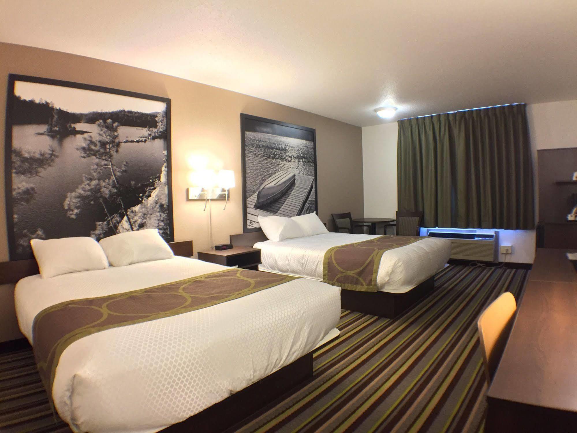 Super 8 By Wyndham Kenora Hotel Exterior photo