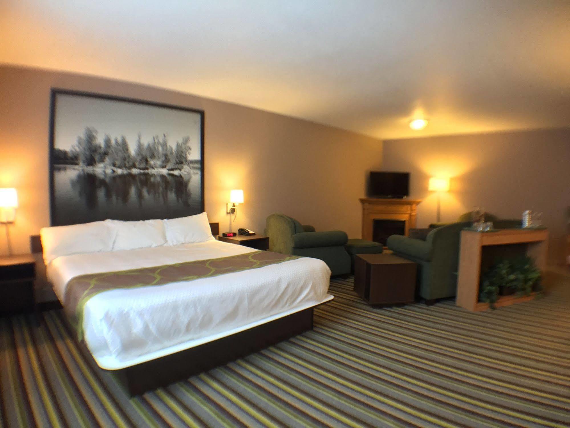 Super 8 By Wyndham Kenora Hotel Exterior photo