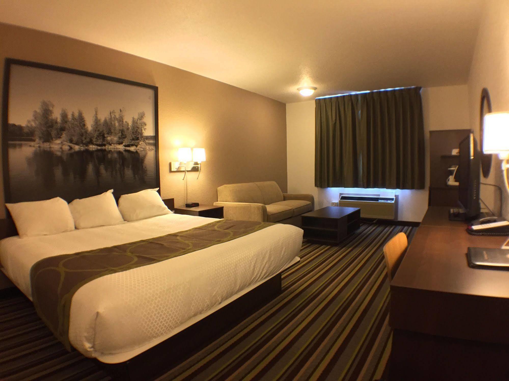 Super 8 By Wyndham Kenora Hotel Exterior photo